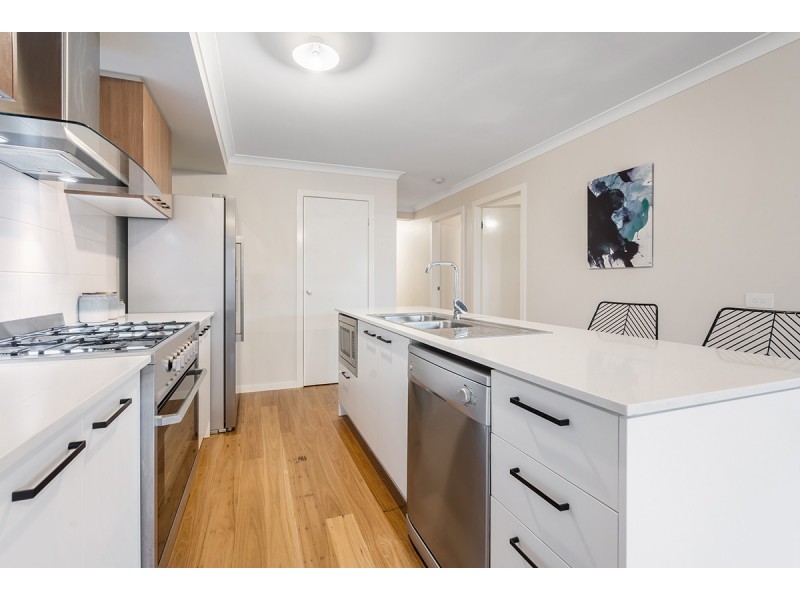 16 Chambly Drive, Mickleham VIC 3064