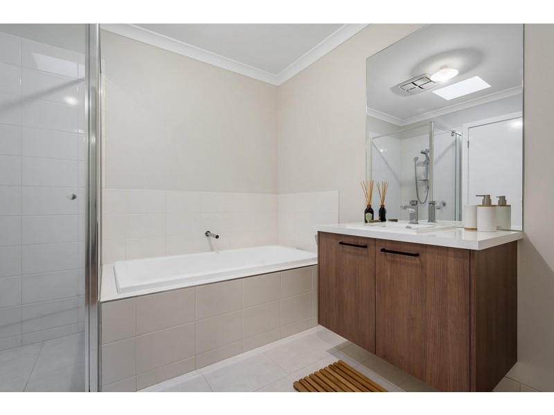 16 Chambly Drive, Mickleham VIC 3064