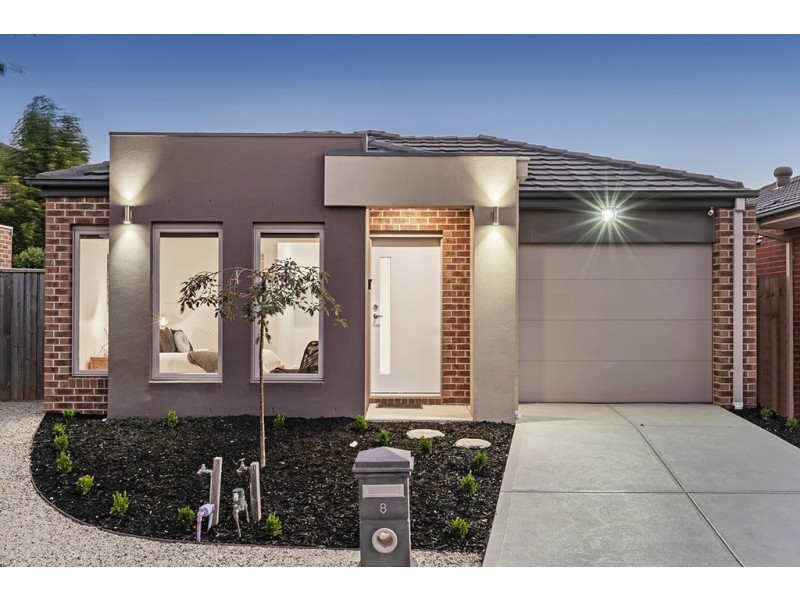 8 Hues Street, Mickleham VIC 3064