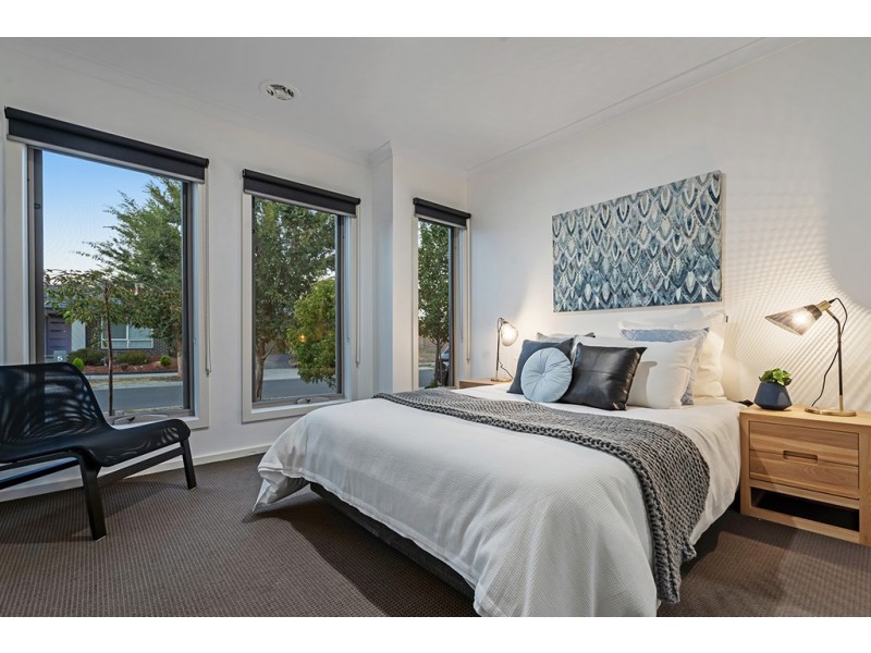 8 Hues Street, Mickleham VIC 3064