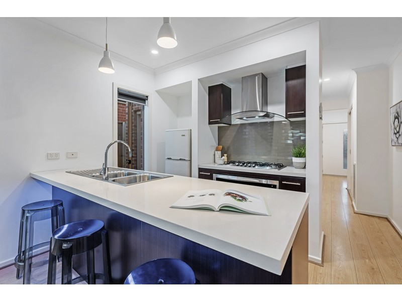 8 Hues Street, Mickleham VIC 3064