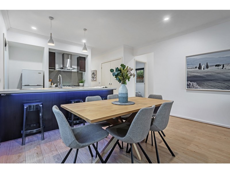 8 Hues Street, Mickleham VIC 3064