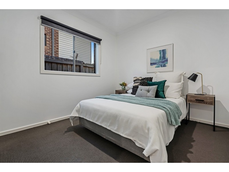 8 Hues Street, Mickleham VIC 3064