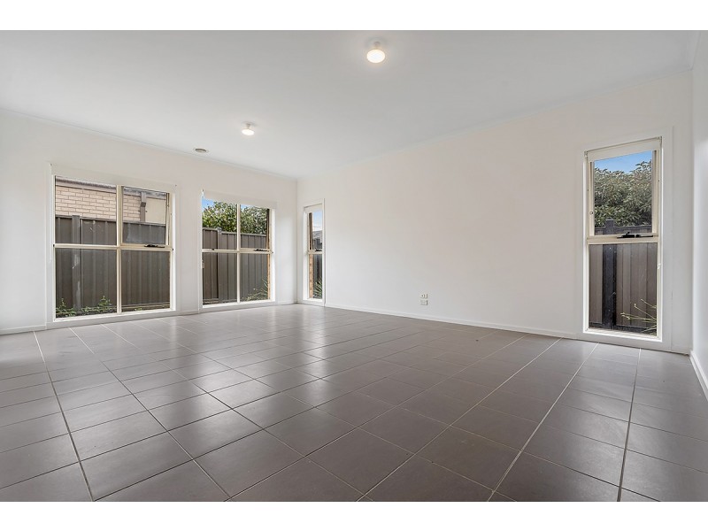 61 Kinglake Crescent, Craigieburn VIC 3064