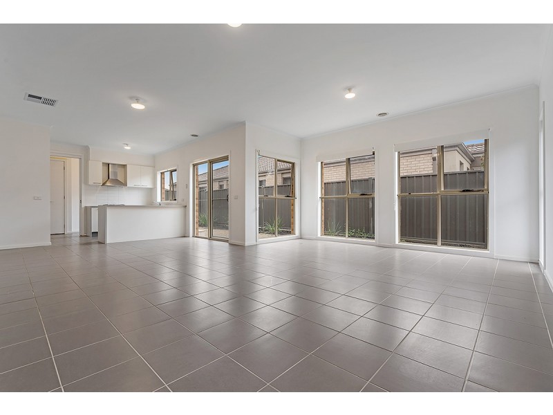 61 Kinglake Crescent, Craigieburn VIC 3064