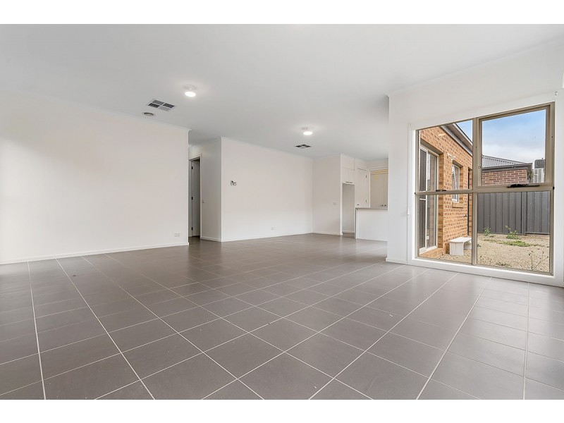 61 Kinglake Crescent, Craigieburn VIC 3064