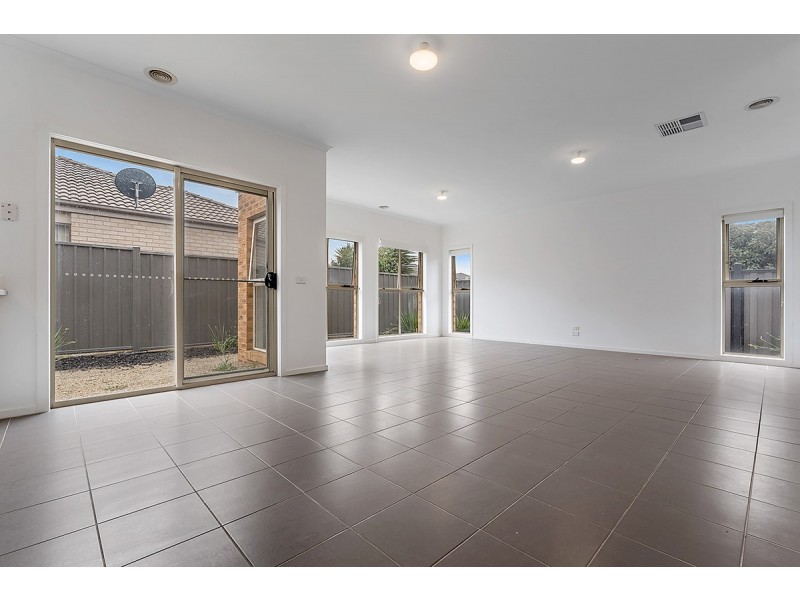 61 Kinglake Crescent, Craigieburn VIC 3064