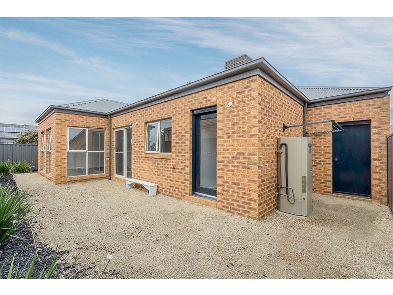 61 Kinglake Crescent, Craigieburn VIC 3064