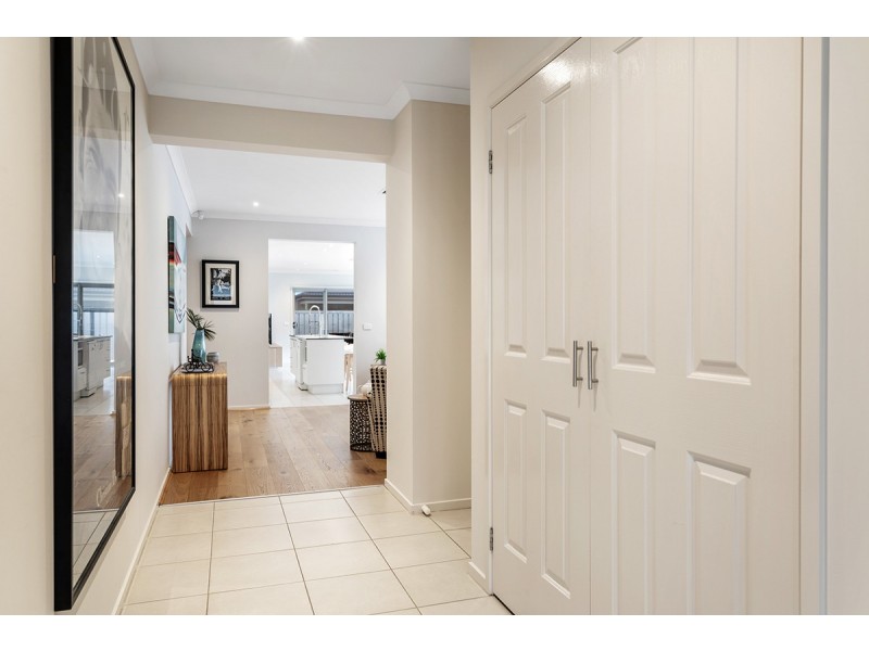 8 Lion Chase, Craigieburn VIC 3064