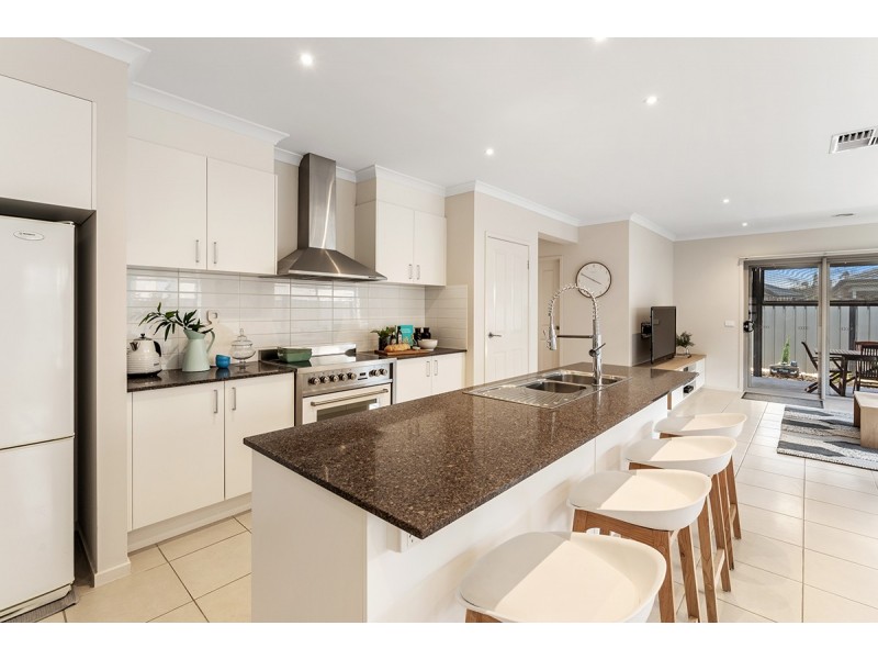 8 Lion Chase, Craigieburn VIC 3064
