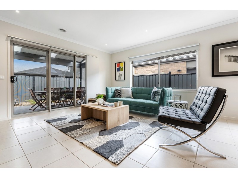 8 Lion Chase, Craigieburn VIC 3064