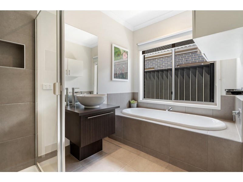 8 Lion Chase, Craigieburn VIC 3064