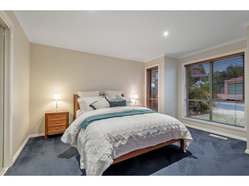 10 Saunders Court, Roxburgh Park VIC 3064