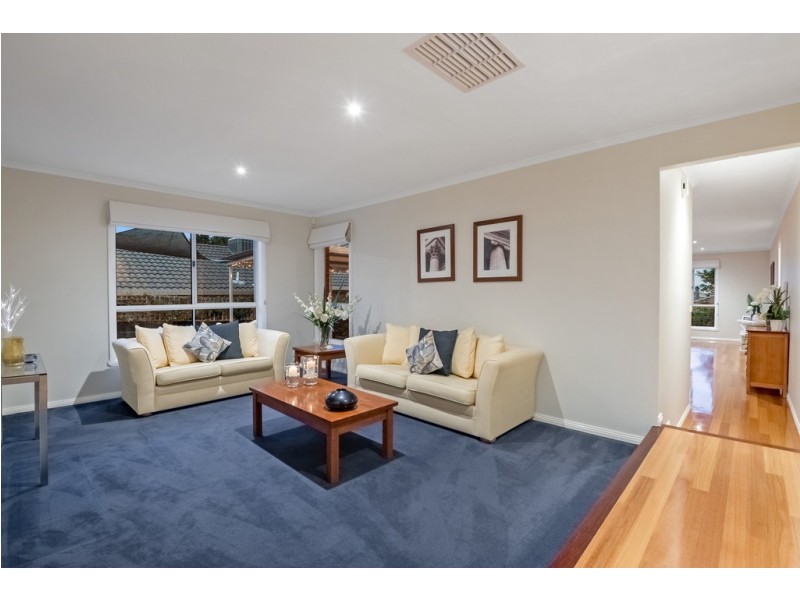 10 Saunders Court, Roxburgh Park VIC 3064