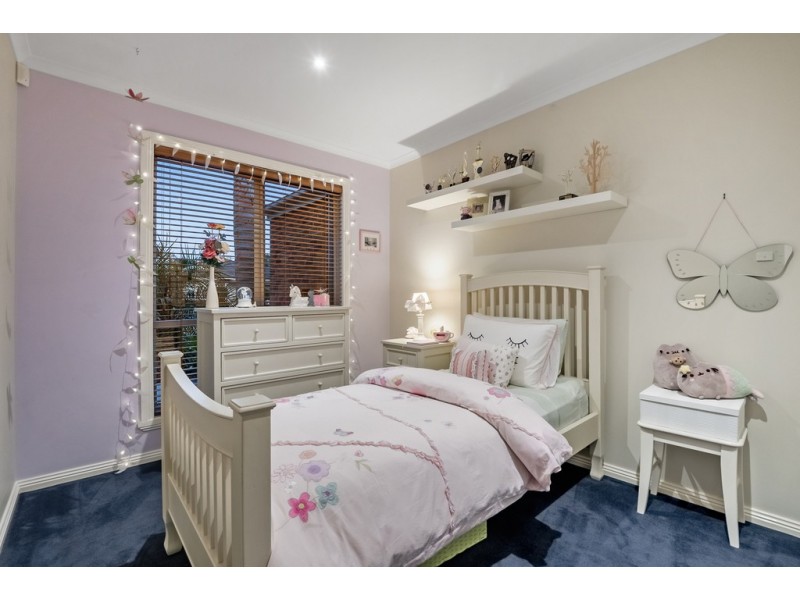 10 Saunders Court, Roxburgh Park VIC 3064