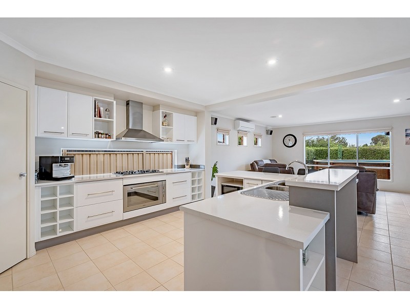 61 Axminster Drive, Craigieburn VIC 3064