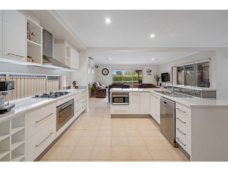 61 Axminster Drive, Craigieburn VIC 3064