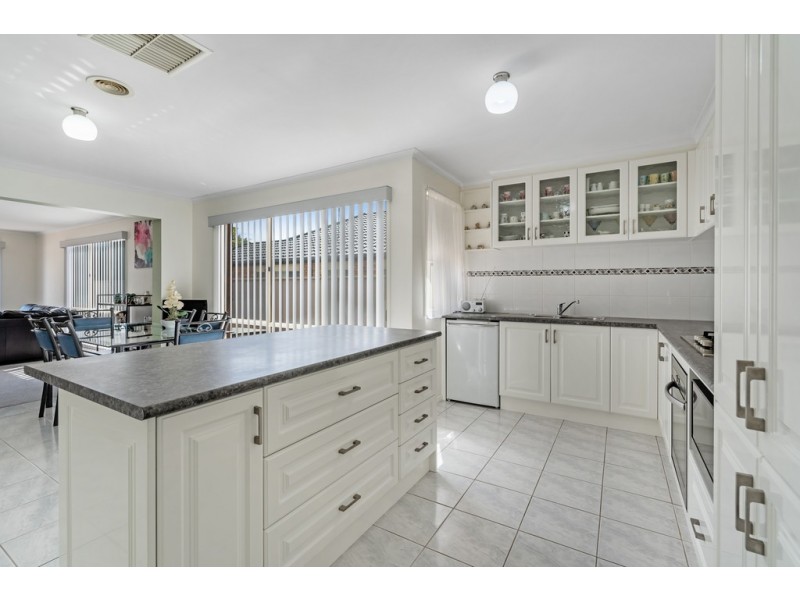 13 Elmwood Place, Craigieburn VIC 3064
