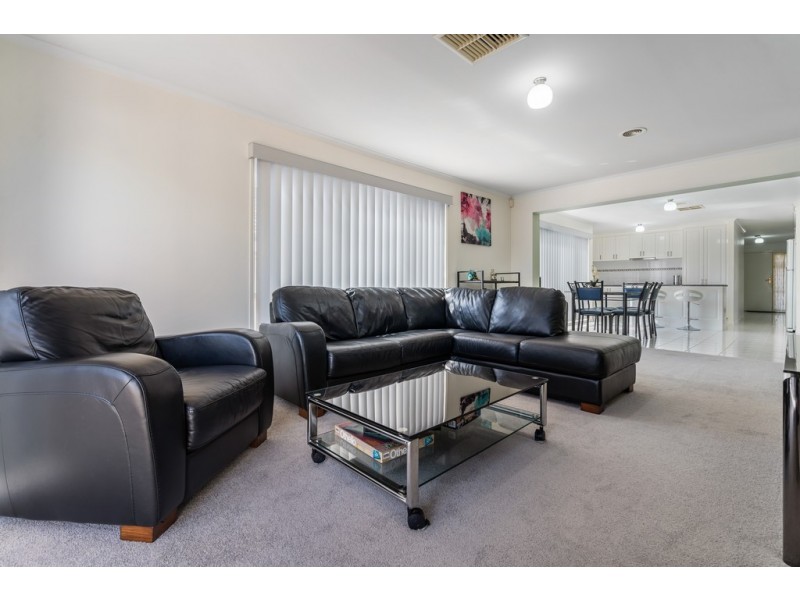 13 Elmwood Place, Craigieburn VIC 3064