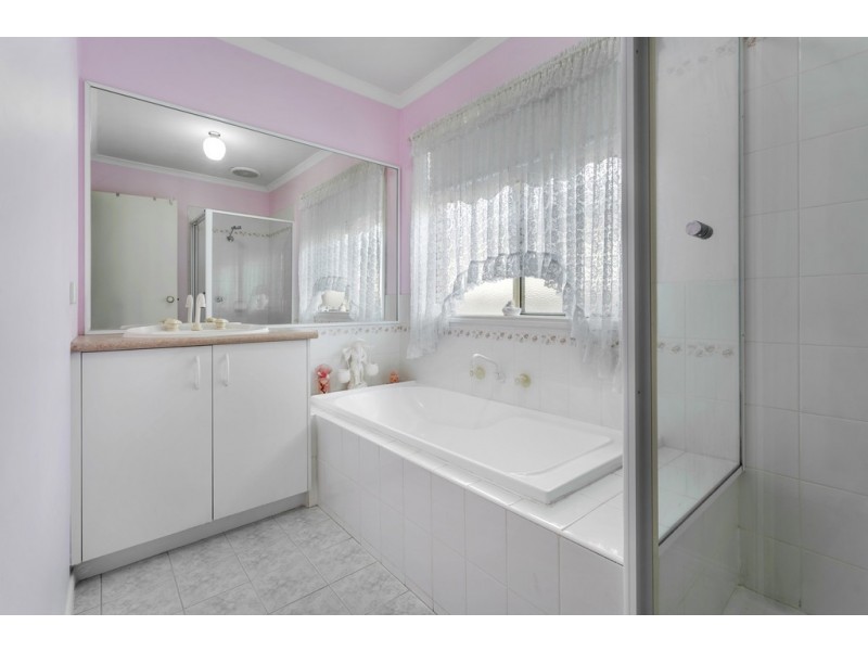 13 Elmwood Place, Craigieburn VIC 3064