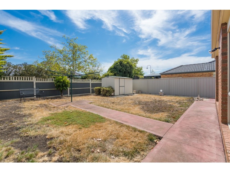 13 Elmwood Place, Craigieburn VIC 3064