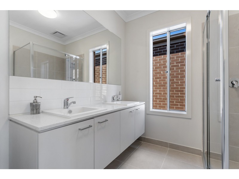 9 Featherwood Crescent, Craigieburn VIC 3064