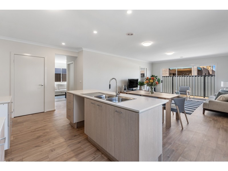 9 Featherwood Crescent, Craigieburn VIC 3064