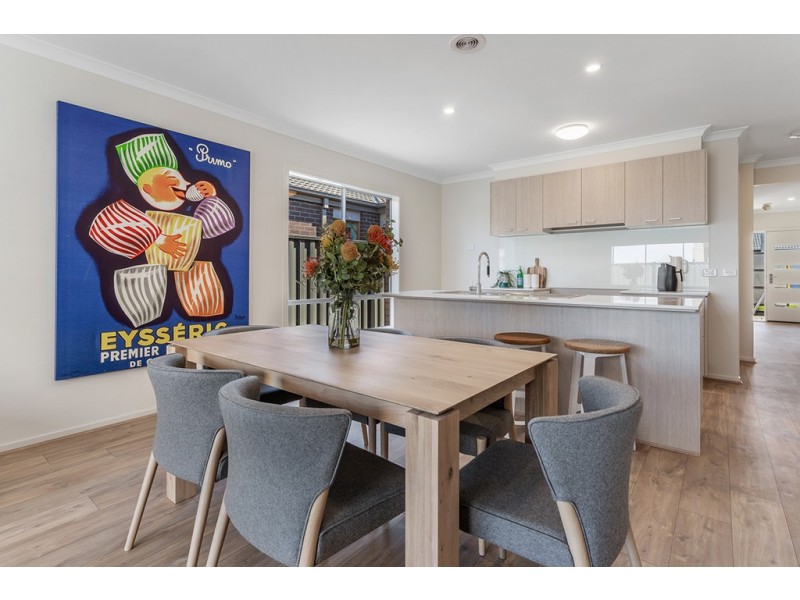 9 Featherwood Crescent, Craigieburn VIC 3064