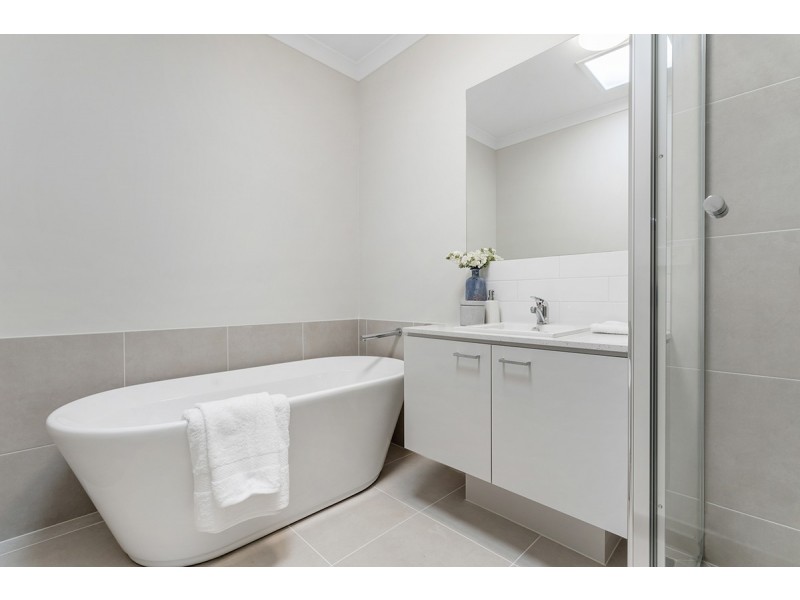 9 Featherwood Crescent, Craigieburn VIC 3064