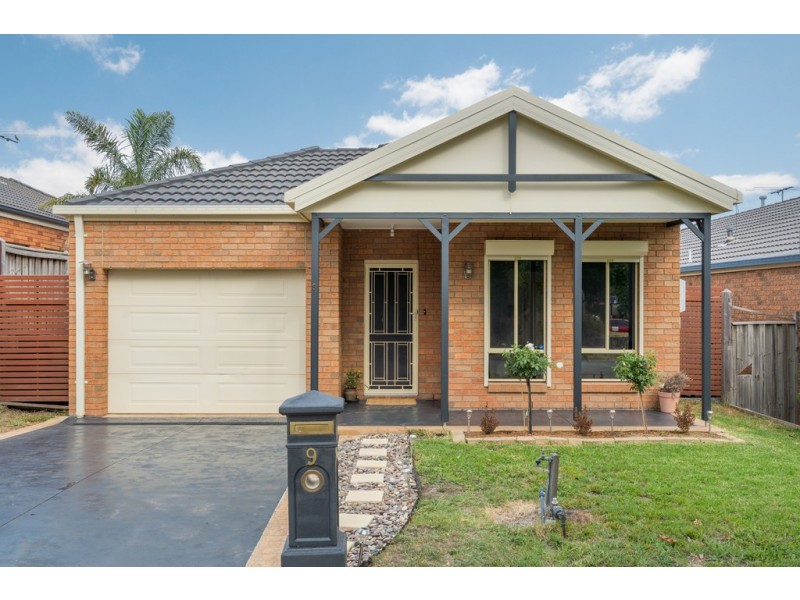 9 Hoxton Crescent, Craigieburn VIC 3064