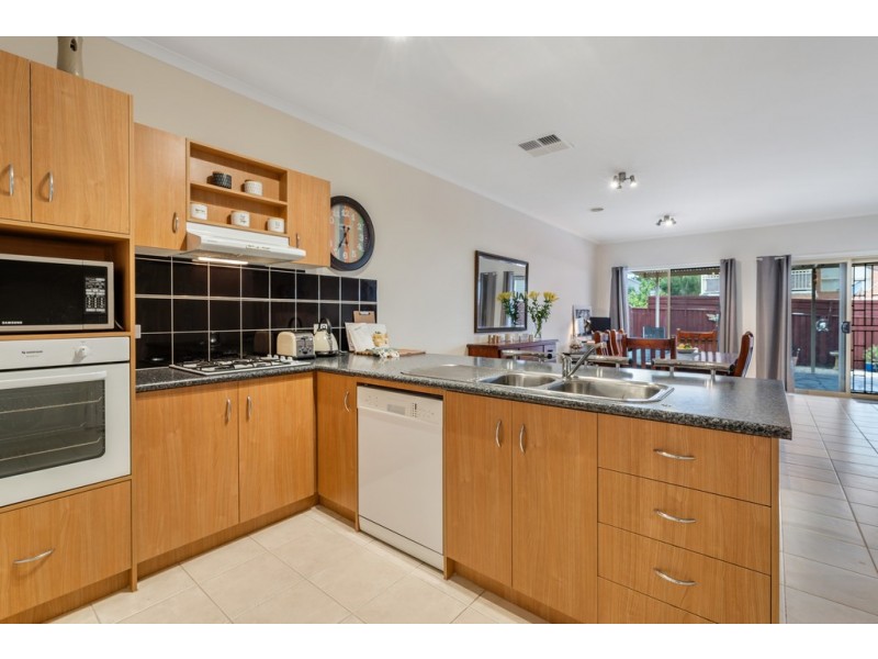 9 Hoxton Crescent, Craigieburn VIC 3064