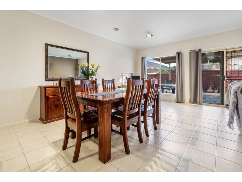 9 Hoxton Crescent, Craigieburn VIC 3064