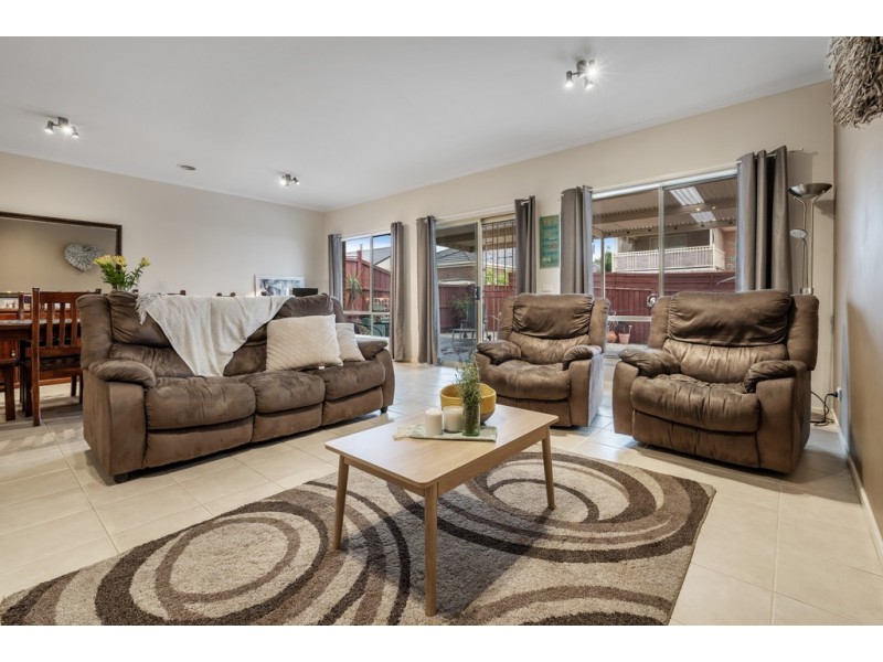 9 Hoxton Crescent, Craigieburn VIC 3064