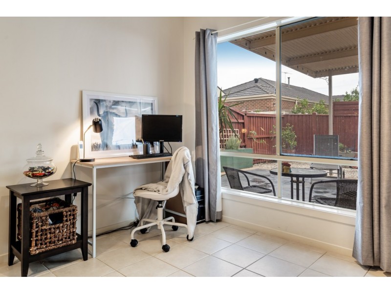 9 Hoxton Crescent, Craigieburn VIC 3064