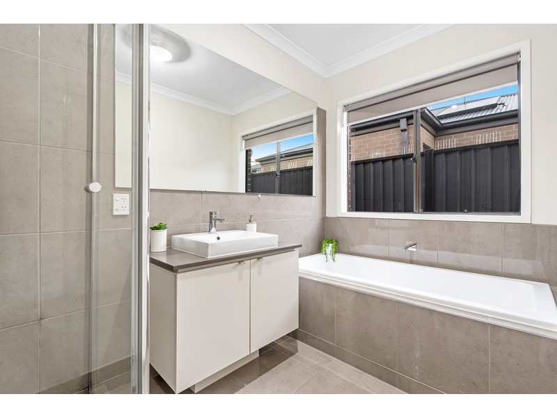 4 Gift Road, Craigieburn VIC 3064