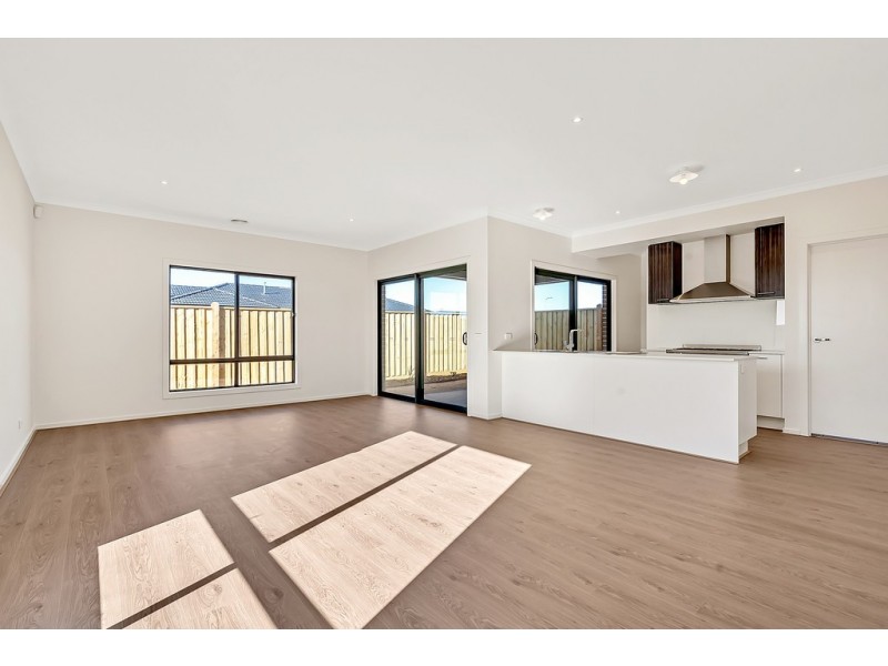 10 Keppel Way, Mickleham VIC 3064