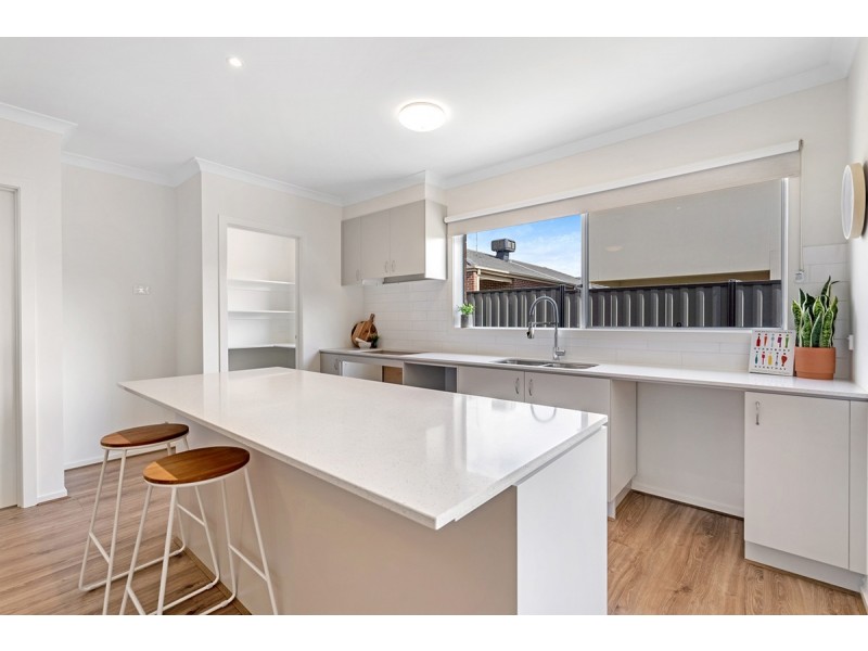 32 Banjolina Circuit, Craigieburn VIC 3064
