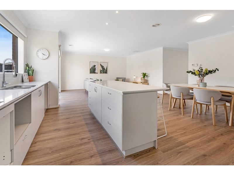 32 Banjolina Circuit, Craigieburn VIC 3064