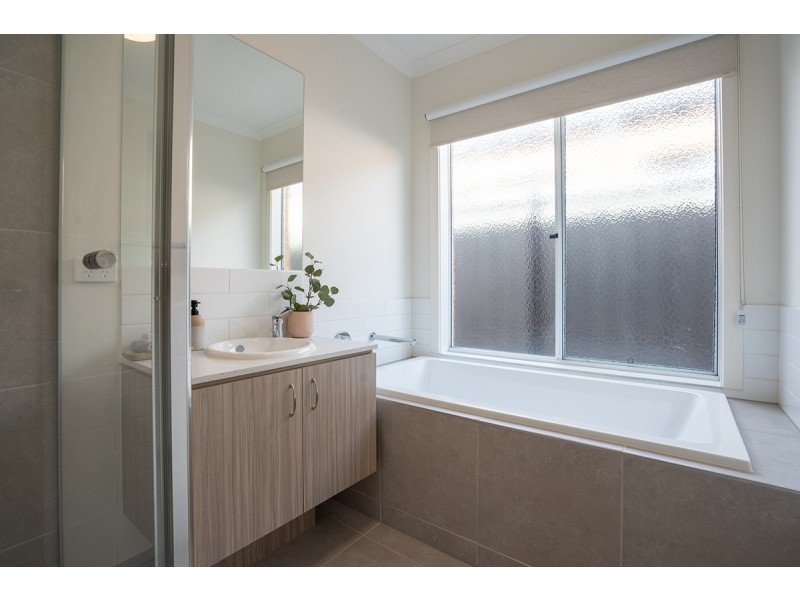 32 Banjolina Circuit, Craigieburn VIC 3064