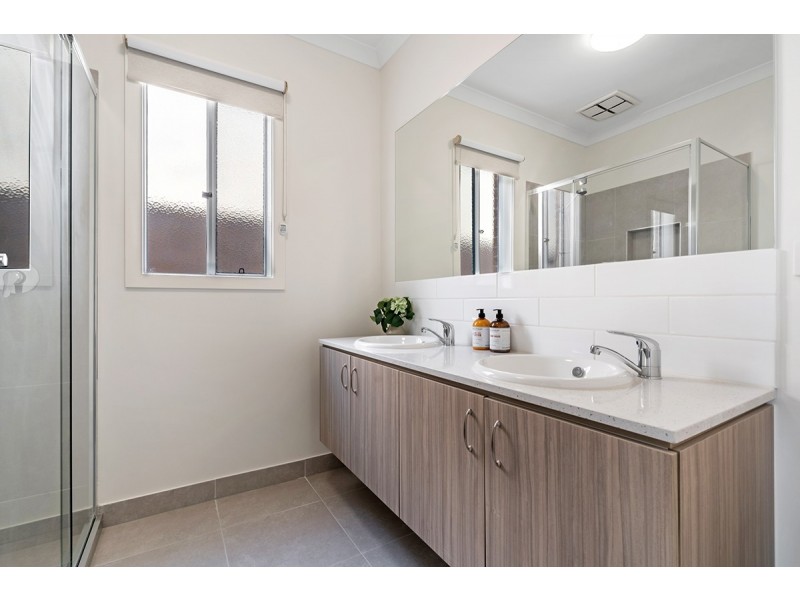 32 Banjolina Circuit, Craigieburn VIC 3064
