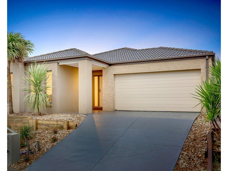 18 Bridgehaven Drive, Craigieburn VIC 3064