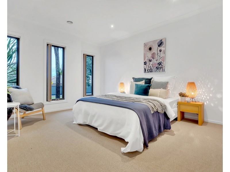 18 Bridgehaven Drive, Craigieburn VIC 3064