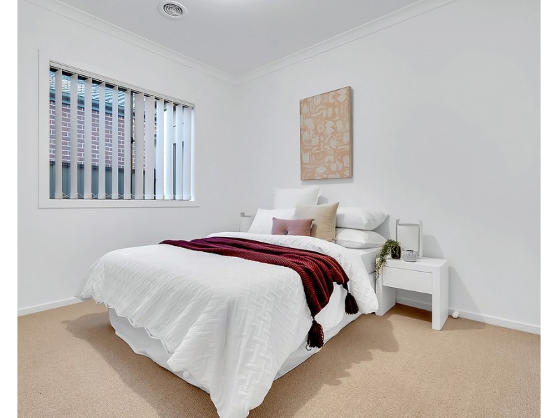 18 Bridgehaven Drive, Craigieburn VIC 3064