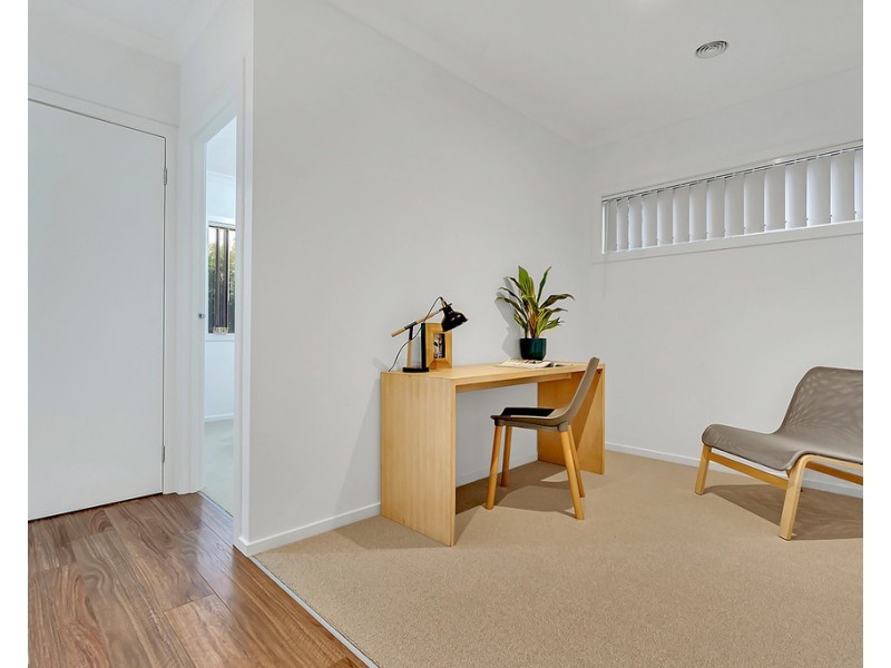 18 Bridgehaven Drive, Craigieburn VIC 3064