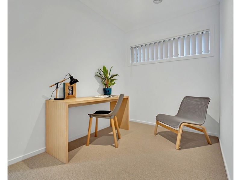 18 Bridgehaven Drive, Craigieburn VIC 3064