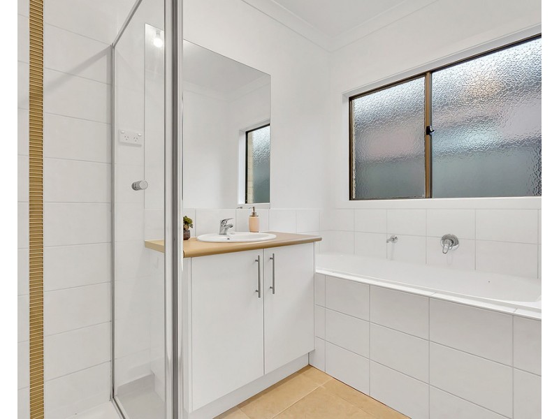 18 Bridgehaven Drive, Craigieburn VIC 3064