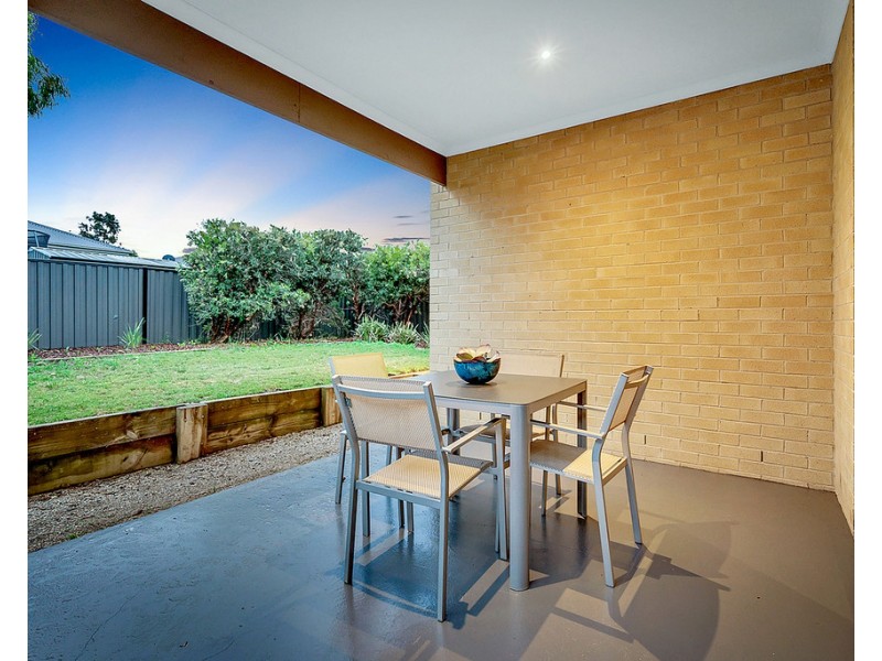 18 Bridgehaven Drive, Craigieburn VIC 3064