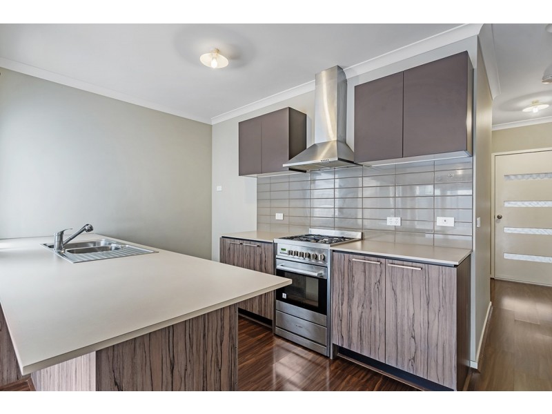 14 Rainham Avenue, Craigieburn VIC 3064