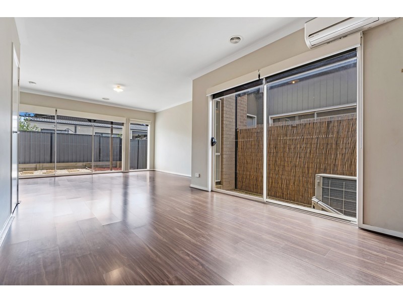 14 Rainham Avenue, Craigieburn VIC 3064