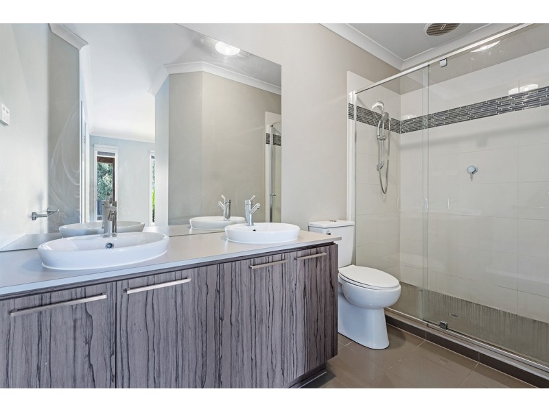 14 Rainham Avenue, Craigieburn VIC 3064